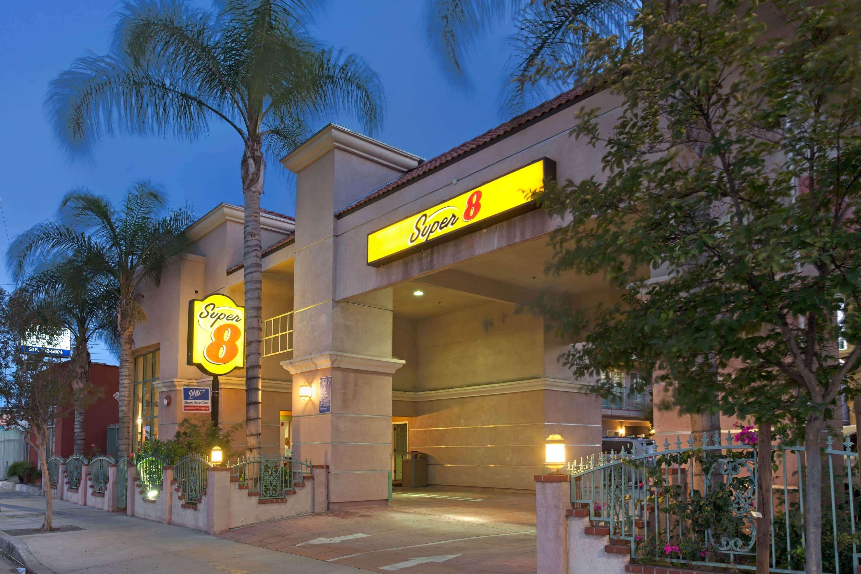 Motel Super 8 By Wyndham North Hollywood à Los Angeles Extérieur photo